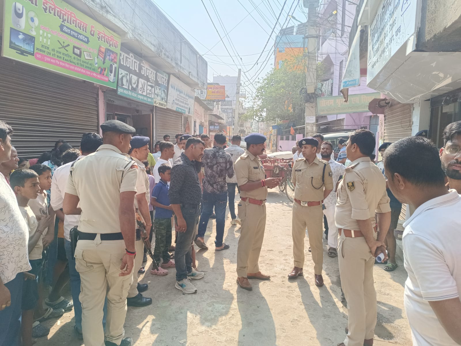 पटना में ज्वैलरी दुकान में डकैती, 5 अज्ञात अपराधी गिरफ्तार करने के प्रयास में पुलिस....