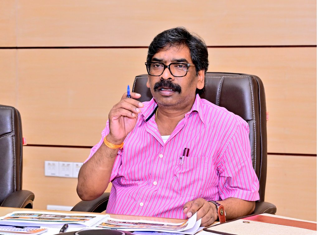 झारखंड में अब ओला-उबर स्टाइल में चलेगी एंबुलेंस, हेमंत सोरेन ने दिया एक हफ्ते में प्लान बनाने का आदेश
