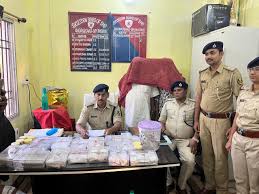 रोहतास पुलिस को बड़ी कामयाबी, NH-19 चेन लूटकांड का मुख्य सरगना बक्सर से गिरफ्तार