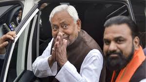 नीतीश कुमार की कार में सम्राट चौधरी, बिहार की राजनीति में नया संकेत .....