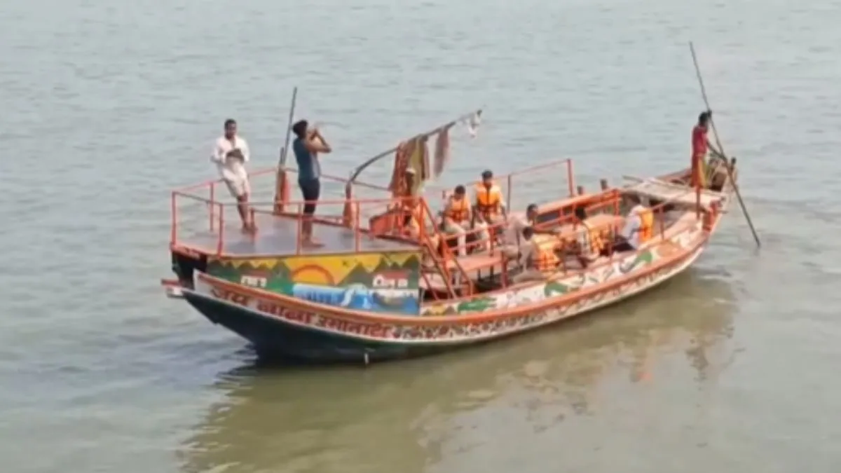 बाढ़ अनुमंडल में नाव हादसा, गंगा में डूबी नाव, 2 शव बरामद, कई लापता...