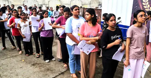 NEET 2026 में सॉल्वर गैंग का भंडाफोड़, लखीसराय से पीएमसीएच के छात्र समेत 9 गिरफ्तार...