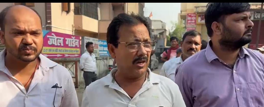 पटना में नगर निगम के चालकों का हंगामा, पार्षद के पति और बेटे पर मारपीट का आरोप...