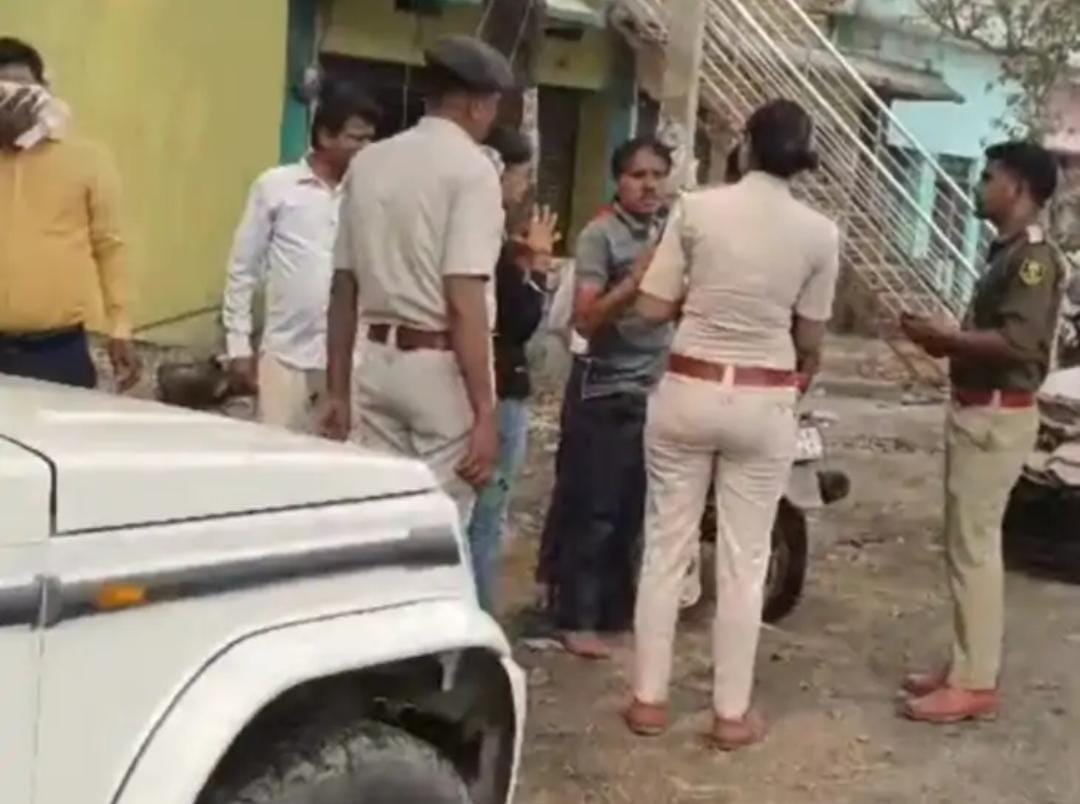 औरंगाबाद में पुलिस की दादागिरी: वाहन जांच के नाम पर आम लोगों से बदसुलूकी