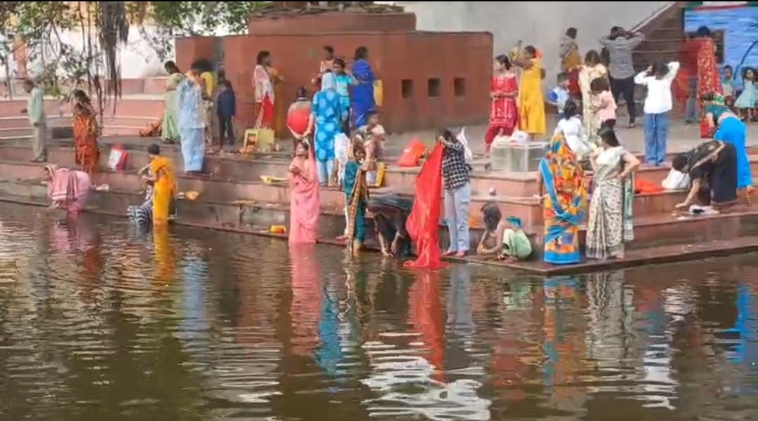चैती छठ का शुभारंभ: गया के घाटों पर आस्था की उमंग, व्रतियों ने ‘नहाय-खाय’ से किया पर्व का आगाज