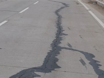 बख्तियारपुर-रजौली फोरलेन में एक साल में पड़ी दरारें, फोरलेन बना टू लेन, यात्री परेशान...