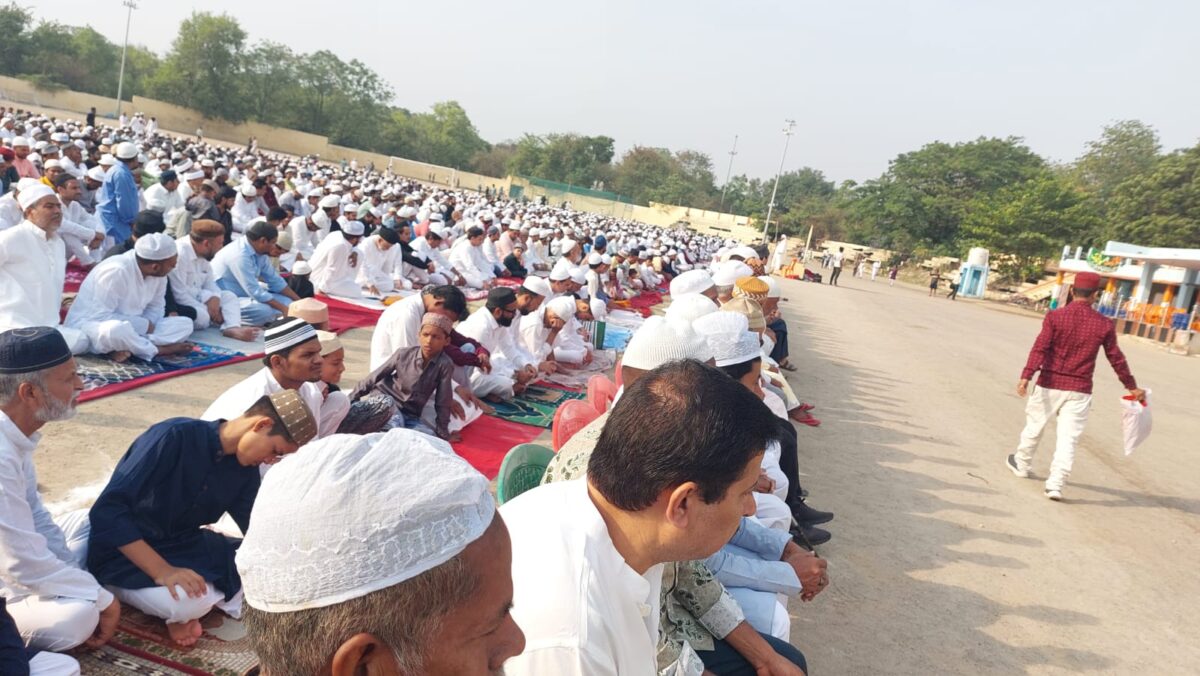 पटना में शांतिपूर्ण माहौल में मनाई गई बकरीद, गांधी मैदान समेत विभिन्न स्थानों पर अदा की गई नमाज...